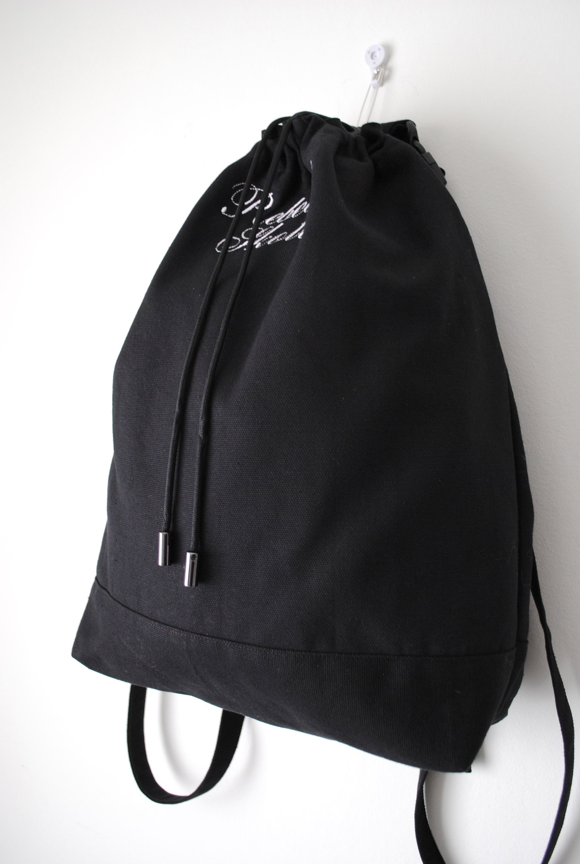 The Custom Tote - Svart tygkasse med broderat monogram